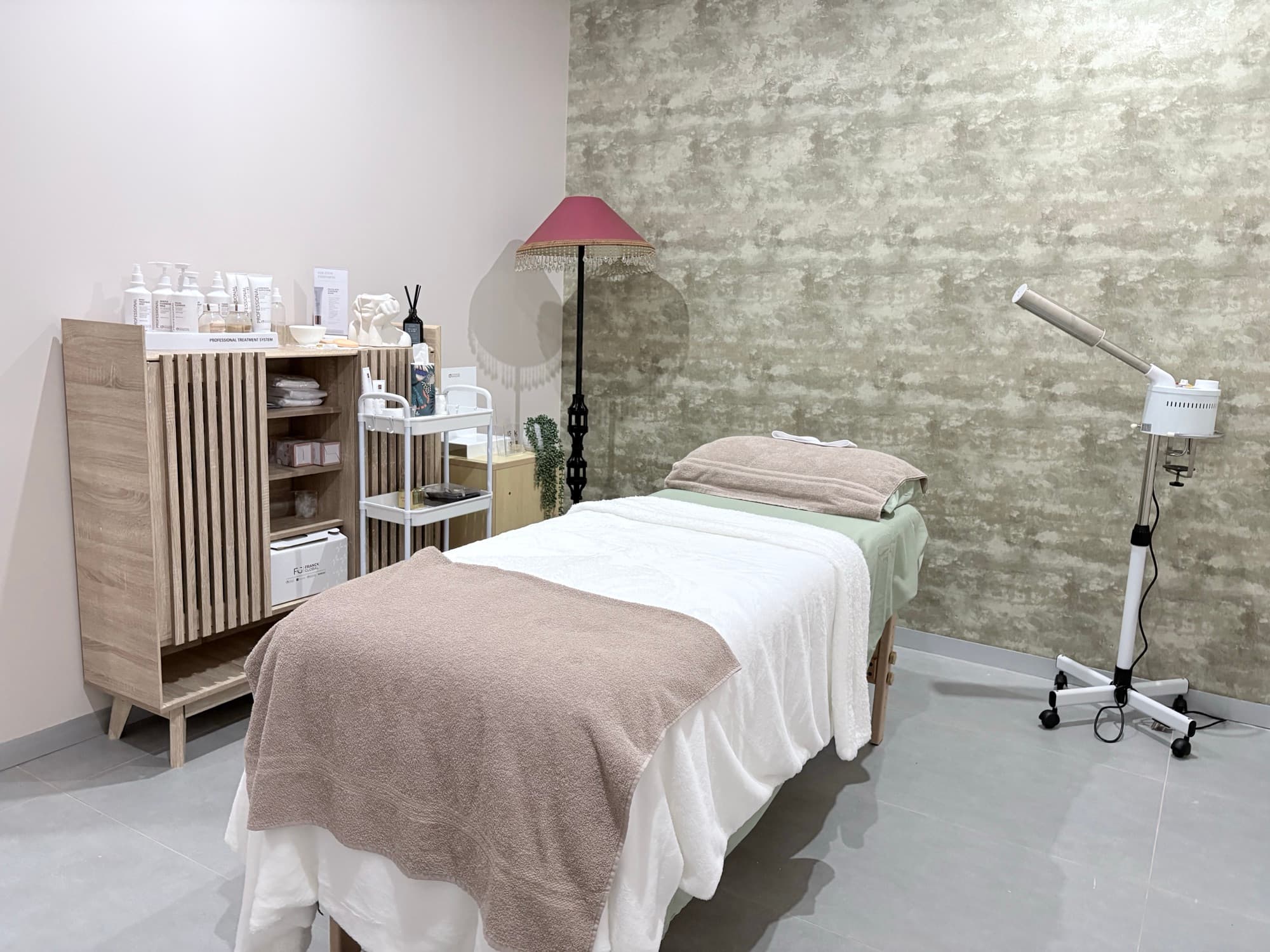Treatment room detail